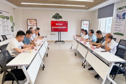 麻江縣縣委副書記、縣人民政府縣長楊興濤一行到頤信養(yǎng)老公司進行康養(yǎng)項目考察